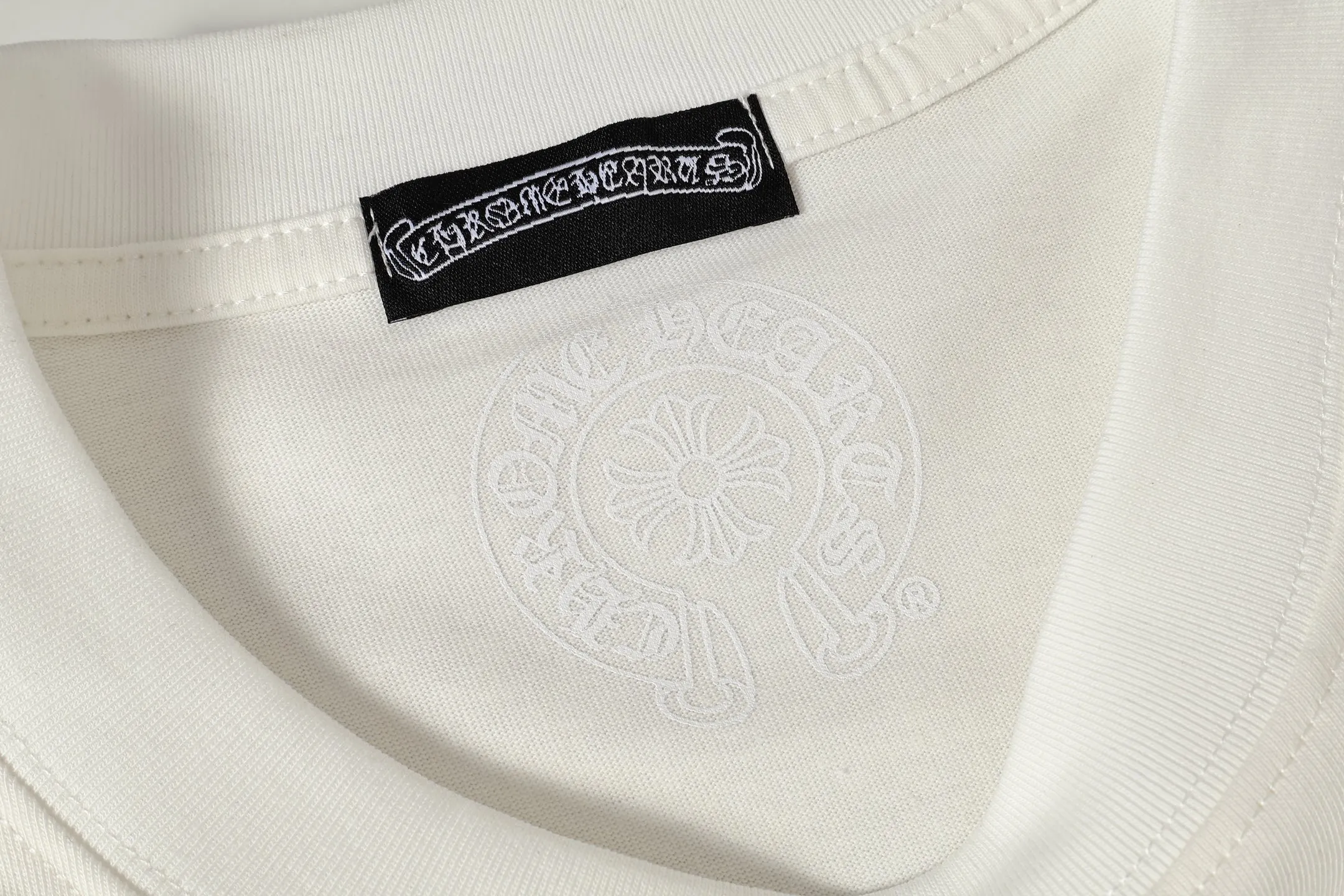 P150 -Chrome Hearts/Chrome Hearts basic Sanskrit letter printed short-sleeved T-shirt -High weight, high density and high quality. The wool is soft, delicate and skin-friendly. It feels soft and silky. It has excellent warmth and skin-friendly properties. -Customized weaving and dyeing, no color difference, regardless of fabric or workmanship details. Rolled over the ordinary version on the market -Colour: black white -Size: S M L XL